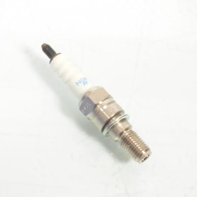 Bougie d'allumage NGK pour Auto R847-10 / 3176 Neuf