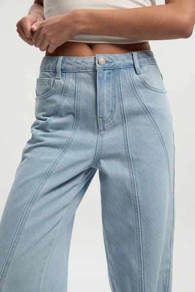 boohoo Dames Naaddetail Straight Leg Jeans | Gebleekt Blauw | Maat: 42