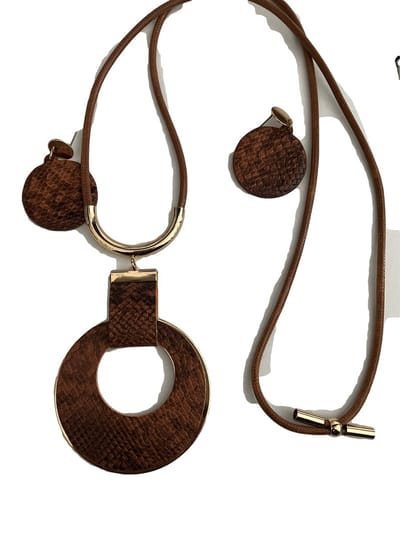 Petra's Sieradenwereld - Sieradenset ketting leer bruin met bijpassende oorbellen