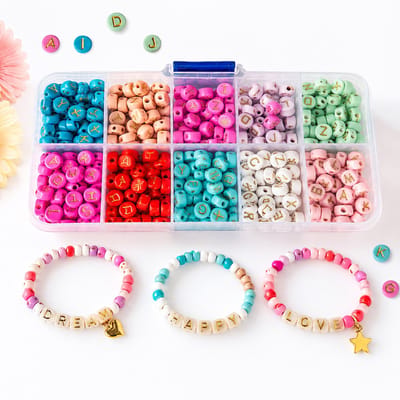 Letterkralen Set – 300 Letterkralen – Pastelkleuren met Gouden Letters – Kralen voor Armbandjes en Sieraden Maken