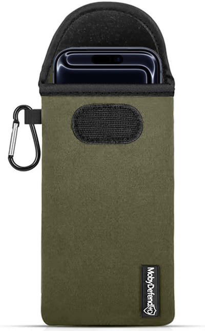 MobyDefend Hoesje - Geschikt voor iPhone 17 Pro - Neopreen Pouch Met Karabijnhaak - Insteek - Riemlus - Groen