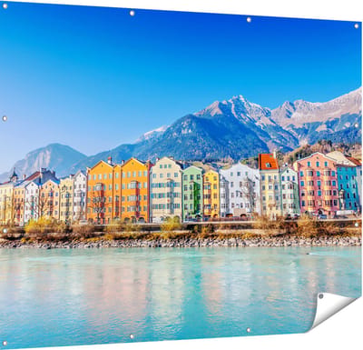 Gards Tuinposter Gekleurde Huisjes in Innsbruck, Oostenrijk - 150x120 cm - Tuindoek - Tuindecoratie - Wanddecoratie buiten - Tuinschilderij