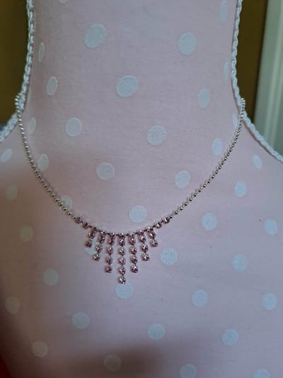 Ketting met fijne rose steentjes
