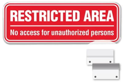 Bord Restricted Area - Weerbestendig Aluminium - 40x15 cm - Bevestiging: Met muur-/ wandmontage beugels