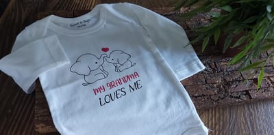 Bedrukte rompertje met de tekst My grandma loves me, Bedrukt rompertjes met olifantjes, Baby rompertje, Rompertje met lange mouw