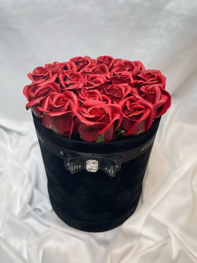 Valentijn cadeautje voor haar - rozen -AG Luxurygifts Flower box - rozen box - cadeau box - cadeau - Valentijnsdag - soap roses - velvet - Moederdag - luxe - bloemen - rozen
