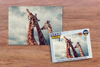 Puzzel Drie giraffen onder een wolkenlucht - Legpuzzel - Puzzel 500 stukjes
