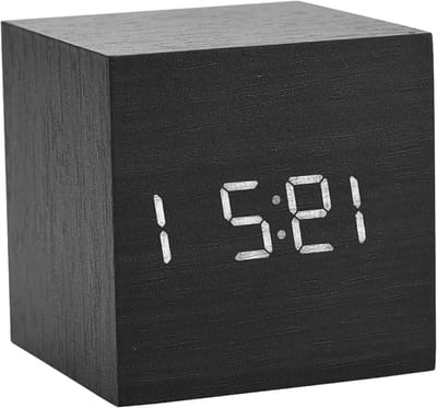 Houten LED Alarmklok met Temperatuurweergave, Stemcontrole en Drie Alarmen voor Thuis en Kantoor