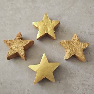 Coconut Star 5 Cm Gold 100 pcs - kerstdecoratie voor binnen - kerst - stukjes - decoratie - kerstster - kokos - coco - ster
