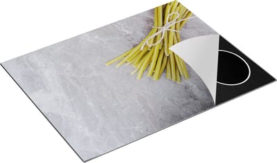 Chefcare Inductie Beschermer Sperziebonen op Grijze Marmer - 77x59 cm - Afdekplaat Inductie - Kookplaat Beschermer - Inductie Mat