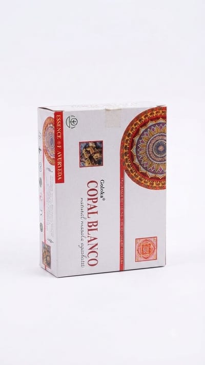 Goloka Copal Blanco Wierook - Natural Masala Agarbatti - Premium Natuurlijke Authentieke Handgerolde Wierookstokjes - Voor Ontspanning en Meditatie - 1 Pak Met Kajal Sticker