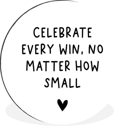 WallCircle - Wandcirkel - Muurcirkel - Engelse quote "Celebrate every win, no matter how small" met een hartje op een witte achtergrond - Aluminium - Dibond - 120x120 cm - Binnen en Buiten XXL