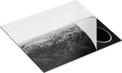 Chefcare Inductie Beschermer Eindeloze Bos met Groene Bomen - Zwart Wit - 60x50 cm - Afdekplaat Inductie - Kookplaat Beschermer - Inductie Mat