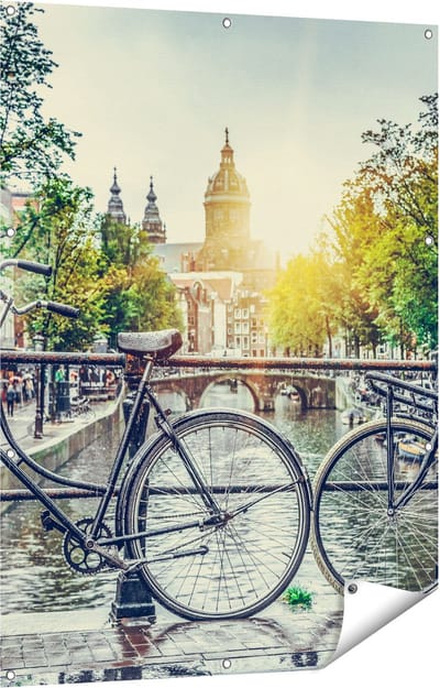 Gards Tuinposter Amsterdamse Brug bij een Gracht met Zonsondergang - 90x120 cm - Tuindoek - Tuindecoratie - Wanddecoratie buiten - Tuinschilderij