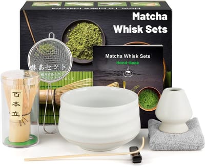 Famanu 7-delige matcha-set voor Japanse matcha-ceremonies, matcha-bezem van natuurlijk bamboe, matcha-schaal, bamboeschep, zeef, theedoek, lepelhouder, melkopzetstuk, complete matcha-set, wit