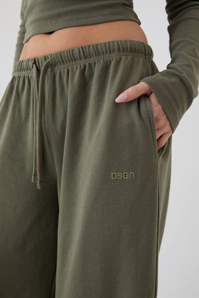 Dames DSGN Studio Geborduurd Ribfluweel Wijde Pijpen Broek | Olijf | Maat: XS