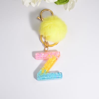 Sleutelhangers of voor je tas van A tot Z - met een pompon of kwastje - met letter - mooi design - handgemaakt - sleutelhangers - design - mode - goud - zwart - blauw - roze- rood
