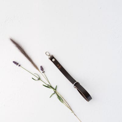 The Leather Rebel Polsband S/M – Leren Polsriem – Camera – Handgemaakt