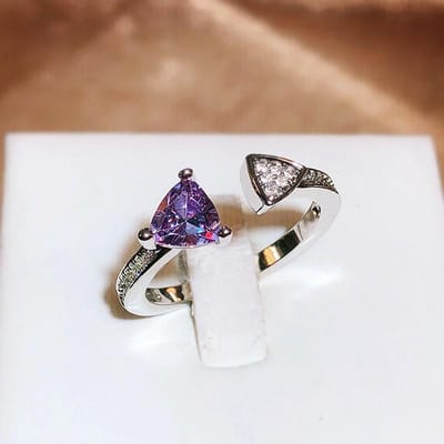 Nouvelle Mode Bague Triangle Irrégulier en Améthyste Forme Cœur Zircone pour Femme Estampillé Bijoux Cadeau Fête Couple resizable beige