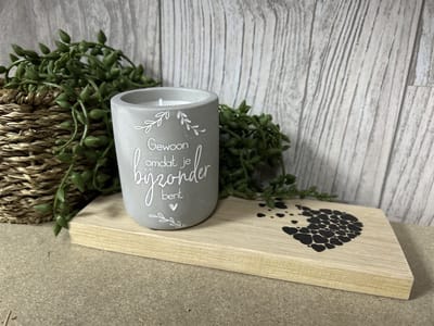 Creaties van Hier – Cement Candle je bijzonder Bent met houten plankje - 8 cm – Cement – Kaars