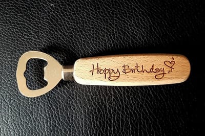 Schubie Houten Flesopener Happy Birthday - Cadeau - Verjaardag - Bieropener