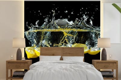 Behang - Fotobehang Citroen - Fruit - Geel - Stilleven - Water - Breedte 240 cm x hoogte 240 cm