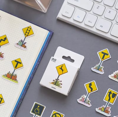 Verkeersborden Stickers 50 stickers – Reizen & Traffic – Bullet Journal, Planner & Scrapbook Stickers – Sinterklaas, Kerstcadeau & Schoencadeau – Cadeaus onder 5 euro