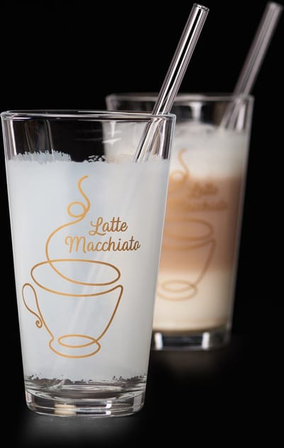 Latte macchiato set van 2 glazen met rietjes.