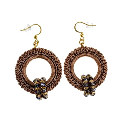 Lichtbruine Crochet Haakoorbellen, Elegante Lange Oorbellen Dames, RVS Goudkleurig, Lengte 60mm - Handgemaakt esde2