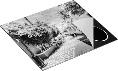 Chefcare Inductie Beschermer Kleurrijke Straat op het Eiland Kos, Griekenland - Zwart Wit - 60x50 cm - Afdekplaat Inductie - Kookplaat Beschermer - Inductie Mat