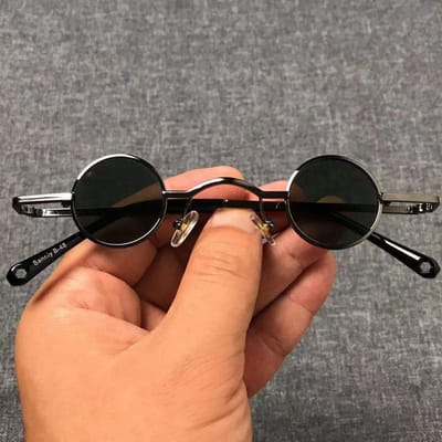 Shatar Lunettes de Soleil Nouvelles Ultra Petites Rondes Mini TikTok Live Lunettes de Soleil Drôles Célébrités d'Internet Lunettes de Soleil pour Hommes et Femmes Other
