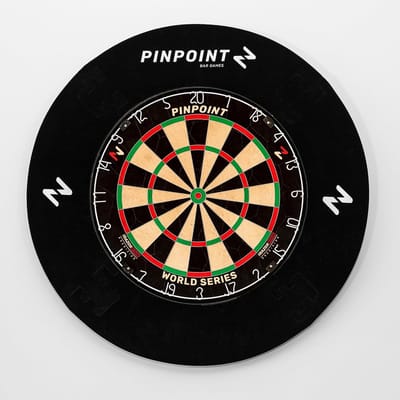 PINPOINT World Series Professioneel dartbord - dartbord met varkenshaar, dartbord voor barspellen en pubspellen, optionele dartbordstandaard en dartbordrand