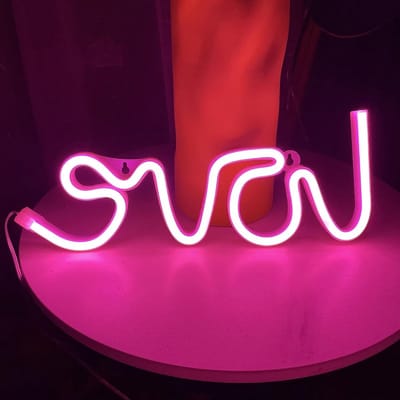 Neon LED verlichting voor slaapkamerdecoratie, batterijgevoede nachtlampen en sfeerverlichting voor kinderkamer en feestjes.