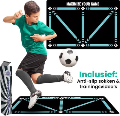 ValueStar ® Voetbalmat - Voetbal Trainingsmat - Dribbelmat - Trainingsmateriaal - Spullen - Opvouwbaar - Incl. 8 Trainingsvideo’s en 2x Gripsokken - 90x60CM