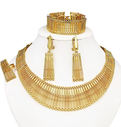 Elegante luxe sieraden set goudkleurig - Ketting - Oorbellen - Armband - Ring