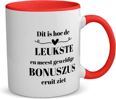 Akyol - dit is hoe de leukste en meest geweldige bonuszus eruit ziet koffiemok - theemok - rood - Zus - meest leukste bonuszus - verjaardag - cadeautje voor zus - zus artikelen - kado - geschenk - 350 ML inhoud