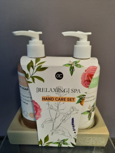 relaxing spa hand care set - handzeep - handlotion - geschenkverpakking - rozen - neroli- lemongras - handverzorging cadeau set