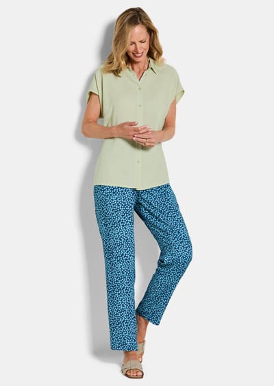 Blouse van viscose, met een overhemdkraag - salie - Gr. 23 van Goldner Fashion