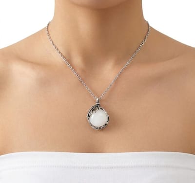 Zilverkleurige ketting voor dames met ronde hanger witte steen