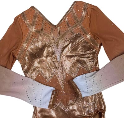 Sparkle&Dream Turnpakje Fenna Champagne Lange Mouw - Maat INT 110-116 - Gympakje voor Turnen, Acro, Trampoline en Gymnastiek