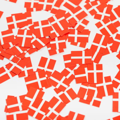 150 stuks Tafel confetti papier Denemarken - Hapjes Cocktail Tapas Zomer Terras EK WK Voetbal Decoratie Tafelconfetti