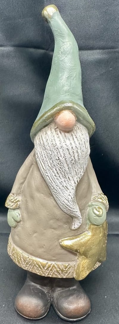 Kerstbeeldje Kerstman met ster - polyresin - meerkleurig + goud - hoogte 23 x 9 x 6 cm - Kerstdecoratie - Woonaccesoires - Kerst accessoires