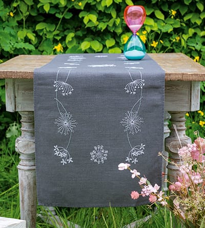 Vervaco - Loper kit - Witte bloemen en grassen - PN-0165817 - Borduren - Borduurpakket - Borduurpakket volwassenen - Borduurpakket kind