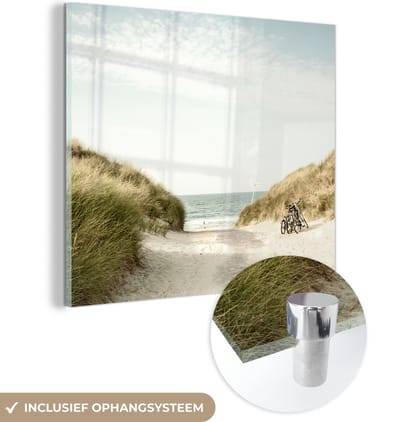 MuchoWow® Glasschilderij 90x90 cm - Schilderij acrylglas - Strand - Fiets - Wolken - Foto op glas - Muurdecoratie woonkamer - Wanddecoratie slaapkamer - Schilderijen