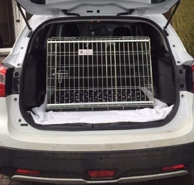 Autobench Hond - Hondenkooi Auto - Veilig Vervoer - Schuin Ontwerp - 86x56x58 cm - Zilver