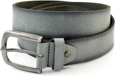 LICHT BLAUWE SUPER SOEPELE NUBUCK RIEM. AFGEWERKT MET DONKER GEMAAKTE ZIJKANTEN. MAAT 105