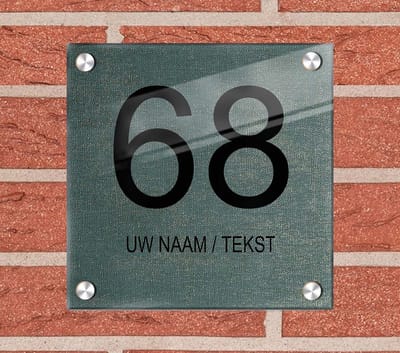 Naambordje voordeur plexiglas 25x25x0,5 cm model 1101 - Huisnummerbordje, naambordjes, naambordje huis, naamplaatjes, huisnummer bord, huisnummer bordje, originele naambordjes voordeur, huisnummerbord met naam, originele huisnummer bord
