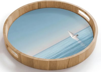 Dienblad rond 40x40 cm - Schootdienblad hout - Zeilbootje - Kalme zee - Helderblauwe hemel - Borrelplank rechthoek - Plateau houten dienbladen