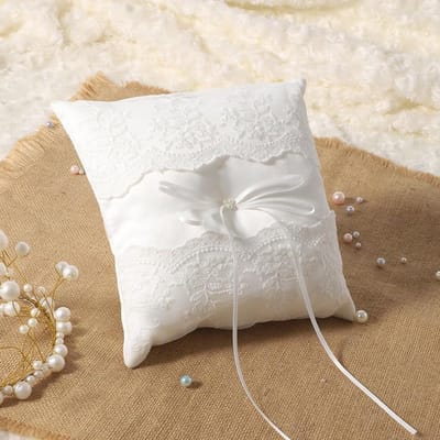 Allecta - Ivoorkleurig Kussen voor Trouwring - Verlovingsfeest met Bloemenpatroon - 21x21 cm - Elegante Strik - Trouwaccessoire - Romantisch Decor stuk