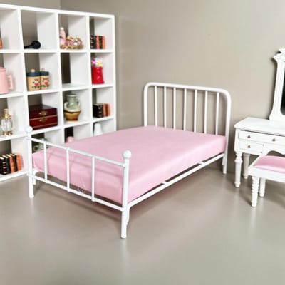 1:12 Schaal Poppenhuis Bed IJzeren Frame Slaapkamer Scène Poppen Bed Meubels Enkel Bed Speelhuis Mini Bed Model Poppenhuis Accessoires wit